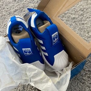 Adidas toddler 10.5 slip on sneakers